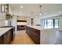 24 ROYCE Avenue - 19