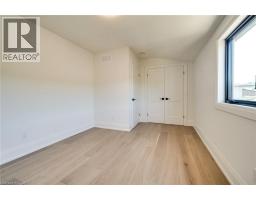 24 ROYCE Avenue - 38