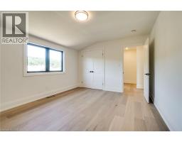 24 ROYCE Avenue - 42