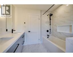 24 ROYCE Avenue - 47