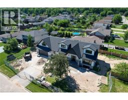 24 ROYCE Avenue - 48