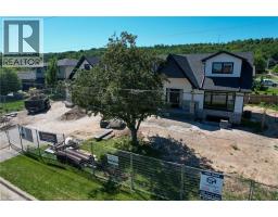 24 ROYCE Avenue - 5