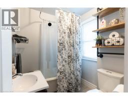 124 BALSAM Avenue N - 38