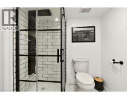 13 TWEEDSMUIR Avenue - 43