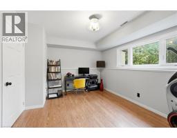 6 WOODCROFT Crescent - 29