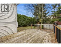 6 WOODCROFT Crescent - 32