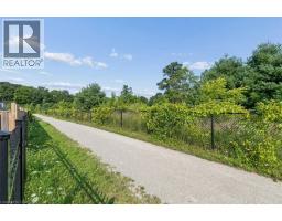 242 MOORLANDS Crescent - 35