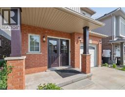 242 MOORLANDS Crescent - 4