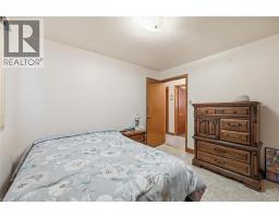 17 QUEEN Street N - 16