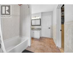 29 QUAKER Road - 32