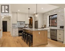 30 MATILDA Street N - 10