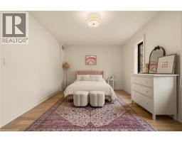30 MATILDA Street N - 32