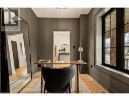 30 MATILDA Street N - 5