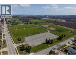 39 TRENHOLME Crescent - 47