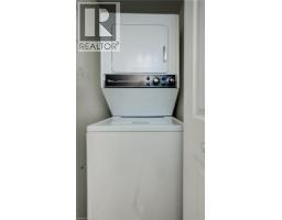 200 LIMERIDGE Road W UnitNo. 201 - 17