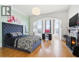 26 RAVENSCLIFFE Avenue - 25