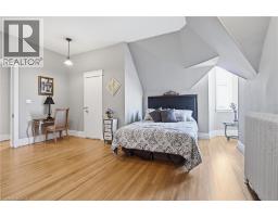 26 RAVENSCLIFFE Avenue - 27