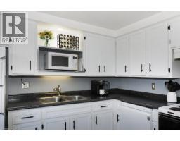 279 SANDOWNE Drive UnitNo. 32 - 13