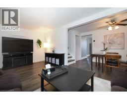 279 SANDOWNE Drive UnitNo. 32 - 8