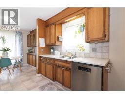 88 GILMOUR Crescent - 10