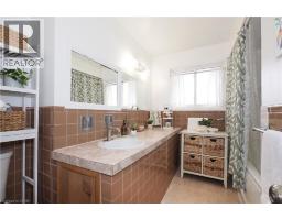 88 GILMOUR Crescent - 18
