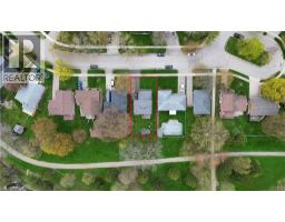 88 GILMOUR Crescent - 2