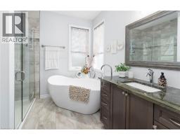 6 MACNEIL Court - 17