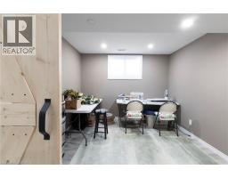 6 MACNEIL Court - 23