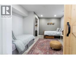 6 MACNEIL Court - 25