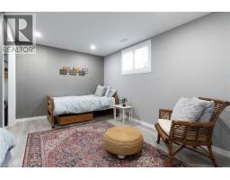 6 MACNEIL Court - 26