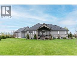 6 MACNEIL Court - 32