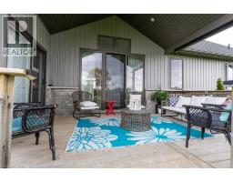 6 MACNEIL Court - 33
