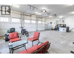 6 MACNEIL Court - 36