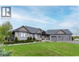 6 MACNEIL Court - 44