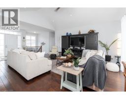 6 MACNEIL Court - 7