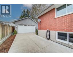 18 QUEENSTON Crescent - 2