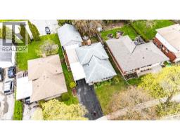18 QUEENSTON Crescent - 3