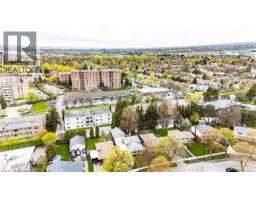 18 QUEENSTON Crescent - 44