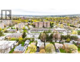 18 QUEENSTON Crescent - 8
