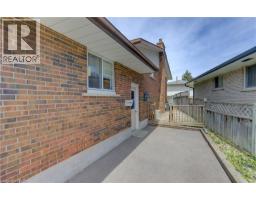 10 BOSWORTH Crescent - 35