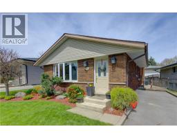 10 BOSWORTH Crescent - 5