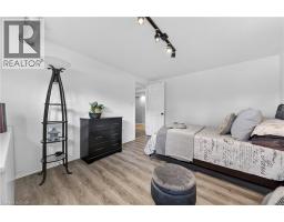 8 ESTHER Avenue - 28