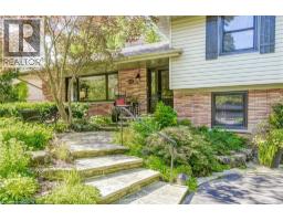 692 COURTLAND Place - 4