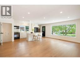 22 CHARLOTTE Crescent - 11