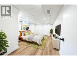 22 CHARLOTTE Crescent - 22