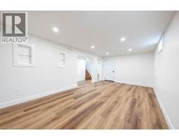 22 CHARLOTTE Crescent - 28
