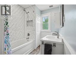 30 PROVINCE Street S - 19