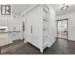 31 WINNETT Street N - 11