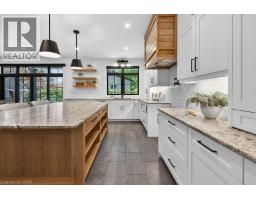 31 WINNETT Street N - 12