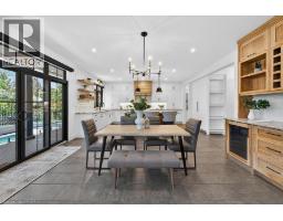 31 WINNETT Street N - 18